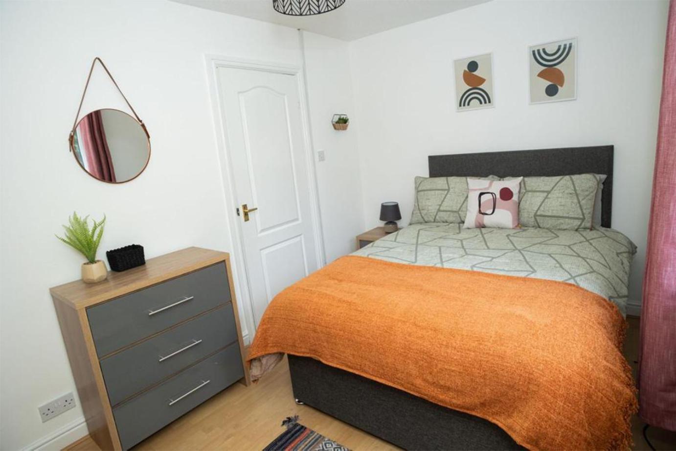 Haydock Cozy 2-Bedroom Home With Free Parking Exterior photo